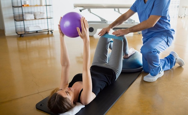 Differences And Similarities: Pain Management Specialists Vs Physical Therapists